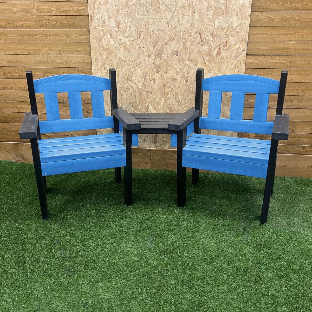 Recycled Plastic Conversation Seat - Black Framework